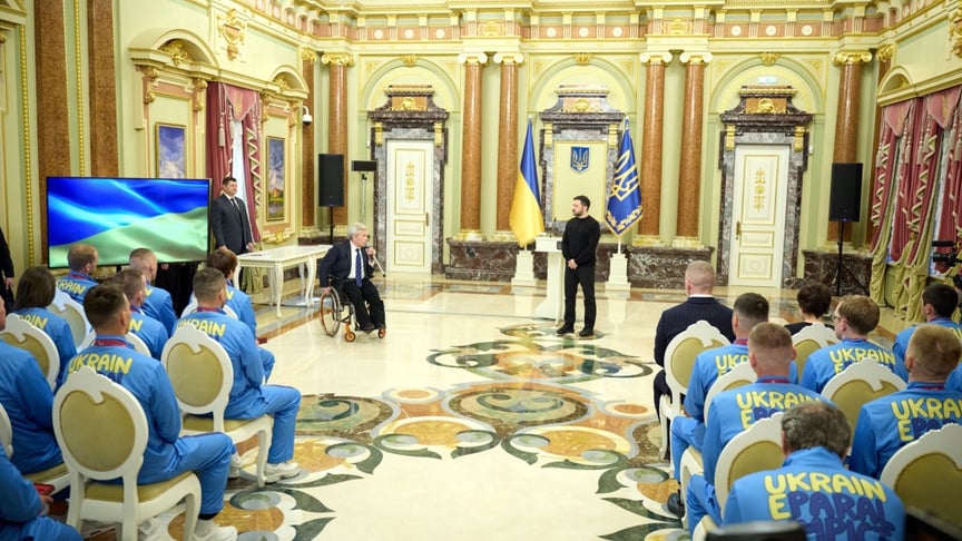 Президент України Володимир Зеленський нагородив українських паралімпійців державними нагородами