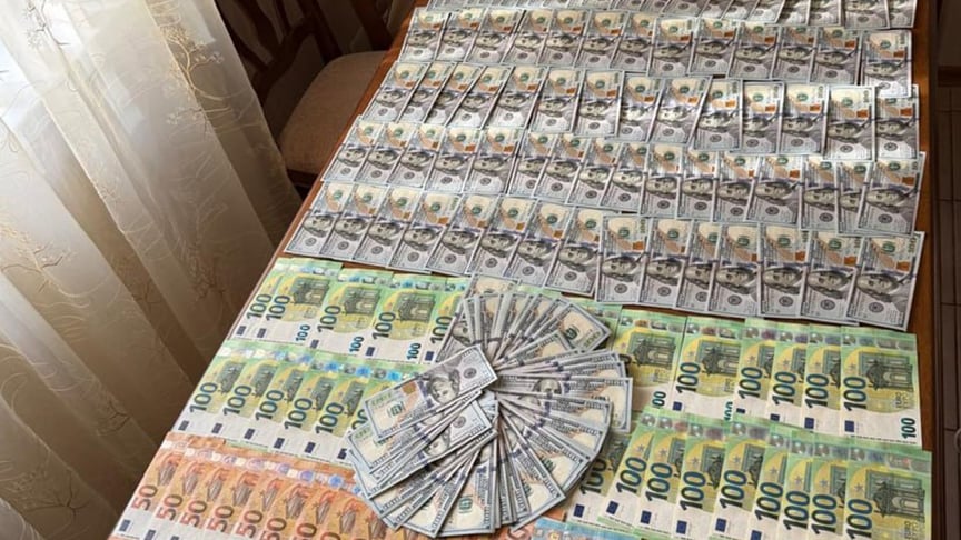 Гроші, які вилучили під час обшуків