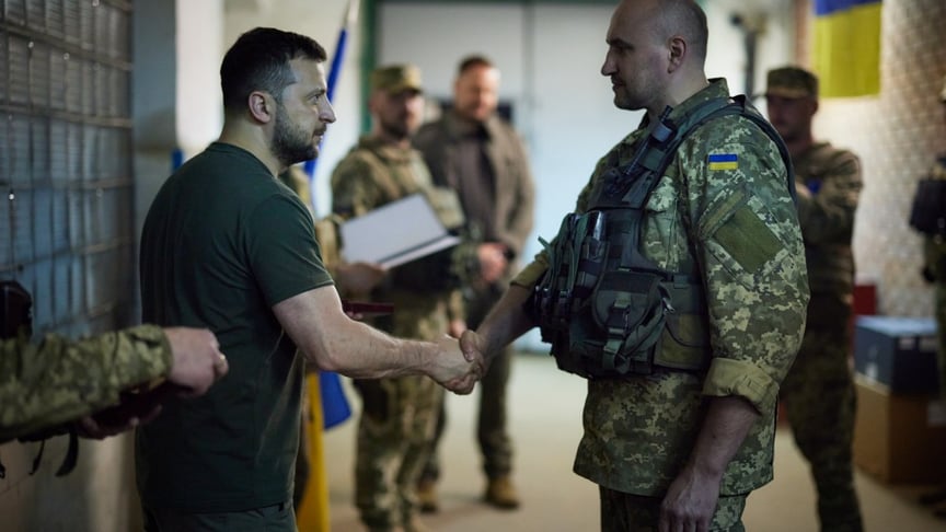 Zelensky in Donbas frontline zone, "closed sky" for Lavrov: last night's highlights