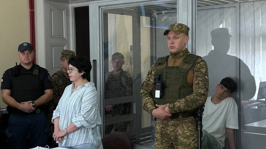 Обвинувачений В'ячеслав Зінченко та його адвокатка Діана Кара