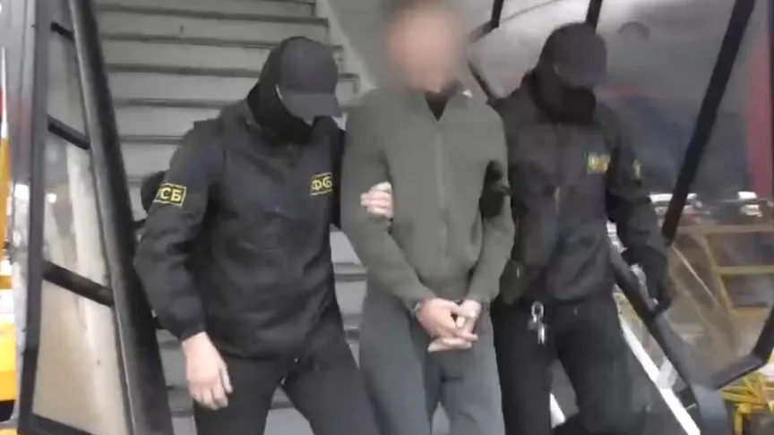 Кадр з відео затримання японського журналіста Кадр з відео затримання японського журналіста