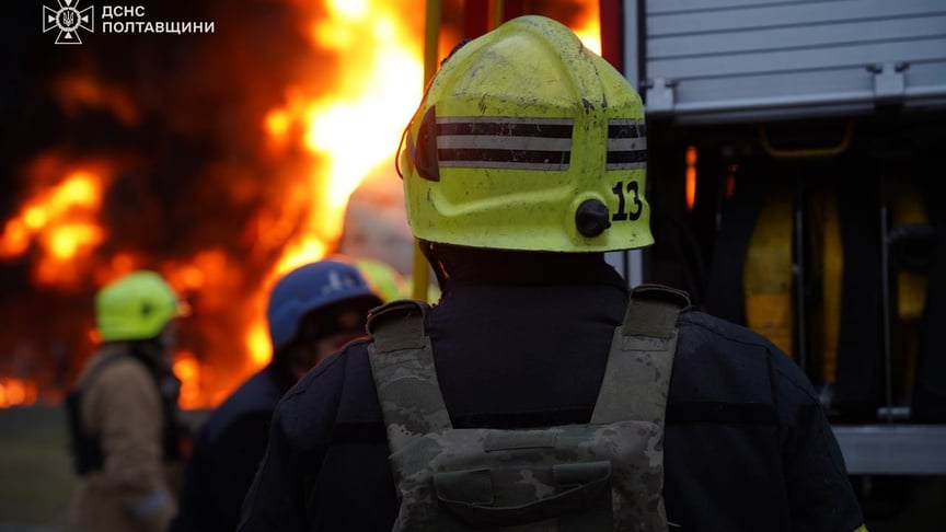 Рятувальники на місці російської атаки в Полтавській області, 6 жовтня 2025 року