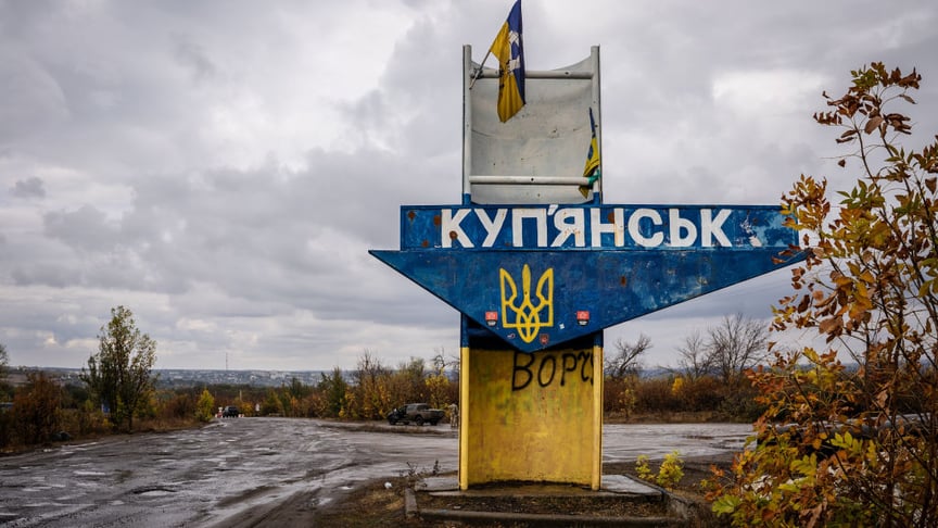 Ілюстративне фото. Стела на в'їзді до міста Куп'янськ у Харківській області, жовтень 2024 року