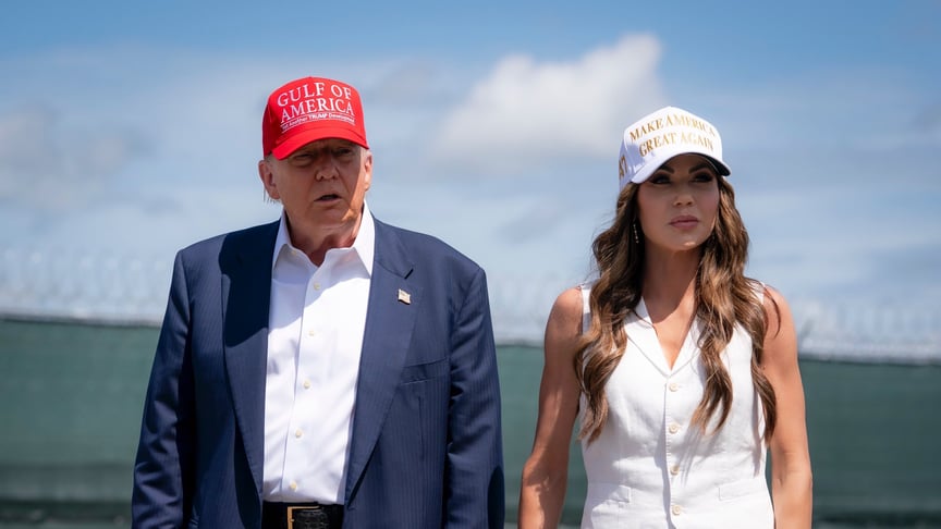 Крісті Ноем та Дональд Трамп