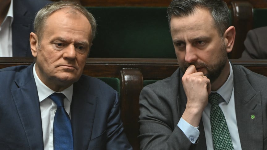 Прем'єр-міністр Польщі Дональд Туск і міністр оборони Владислав Косіняк-Камиш Прем'єр-міністр Польщі Дональд Туск і міністр оборони Владислав Косіняк-Камиш