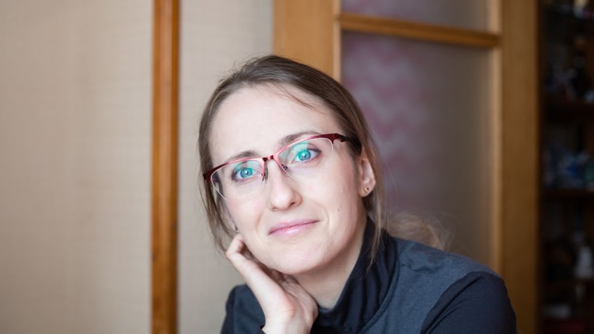 Мар'яна захворіла у 14 років, спочатку їй поставили діагноз «неврит» та лікували його, але насправді це були початки розсіяного склерозу