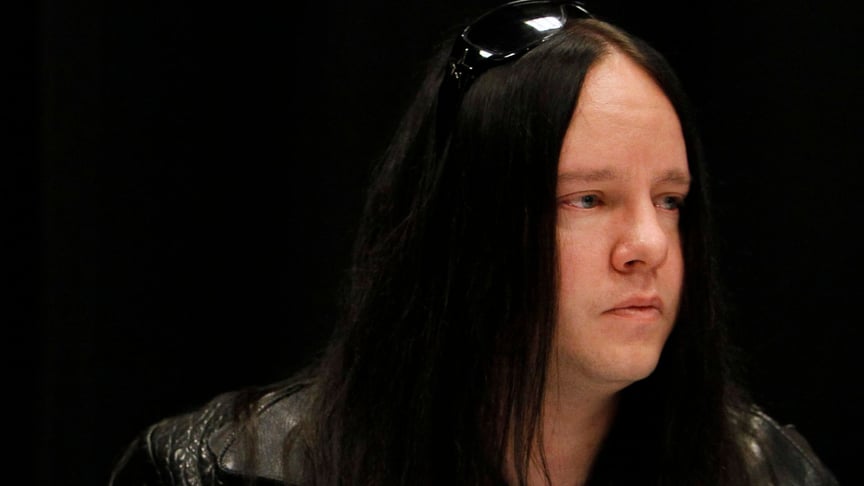 Участник группы Slipknot Джои Джордисон участвует в пресс-конференции по случаю смерти басиста Пола Грея 25 мая 2010 года в Де-Мойн, штат Айова