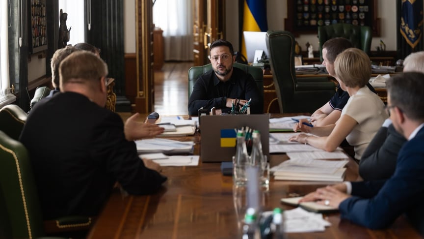 Президент України Володимир Зеленський під час наради з посадовцями щодо політики «на польському напрямку» Президент України Володимир Зеленський під час наради з посадовцями щодо політики «на польському напрямку», 17 липня 2026 року