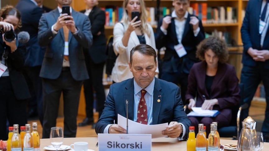 Міністр закордонних справ Польщі Радослав Сікорський під час виступу в німецькому Веймарі Міністр закордонних справ Польщі Радослав Сікорський під час виступу в німецькому Веймарі