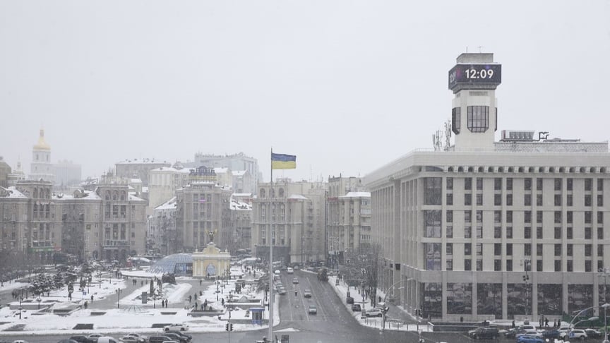 Відновлений Будинок профспілок (справа на фото) у Києві, 26 грудня 2018 року