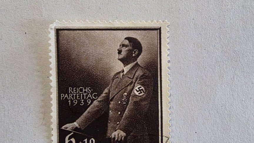 До України намагалися ввезти марки із нацистською символікою
