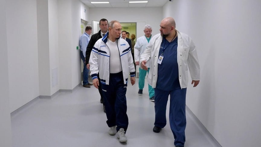 Президент Росії Володимир Путін та лікар Денис Проценко в лікарні Комунарці, 24 березня 2020 року