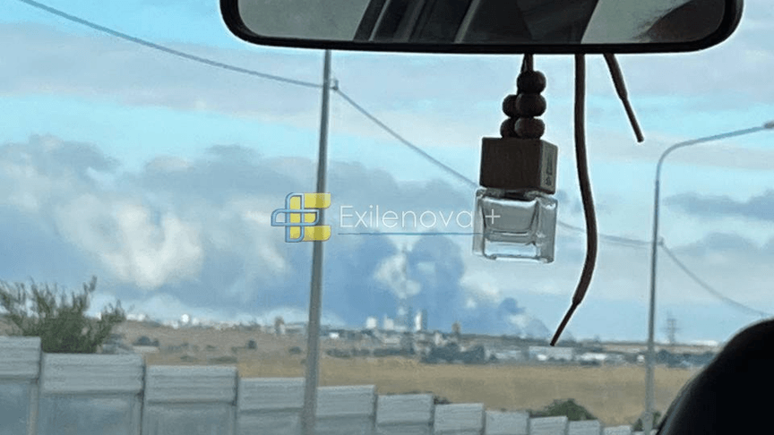 Дым поднимается в воздух после атаки по НПЗ «Лукойл-Волгограднефтепереработка»