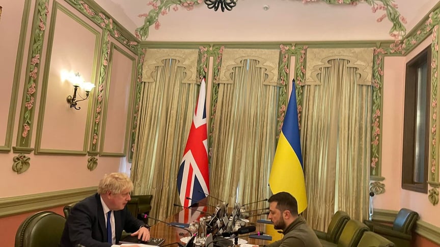 До Києва прибув прем’єр-міністр Великої Британії Борис Джонсон і вже розпочав свої перемовини із президентом України Володимиром Зеленським, 9 квітня 2022 року