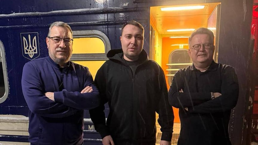 Члени української делегації: заступник начальника Головного управління розвідки Міноборони Вадим Скібіцький (ліворуч), керівник Офісу президента Кирило Буданов (у центрі) і перший заступник глави ОП Сергій Кислиця (праворуч)