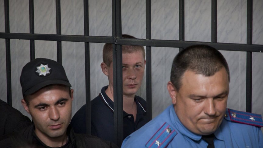 Фігурант справи про масові заворушення 2 травня в Одесі Євген Мефьодов (в центрі) під час засідання Апеляційного суду Одеської області, 7 червня 2016 року