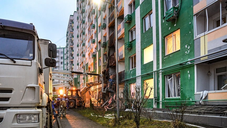 Пошкоджений будинок у Твері