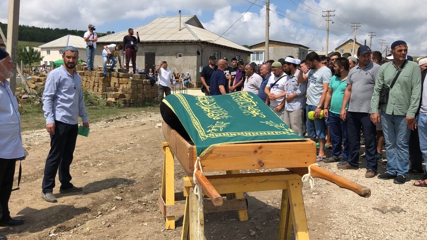 У Криму попрощалися з померлим трирічним сином політв’язня Сулейманова