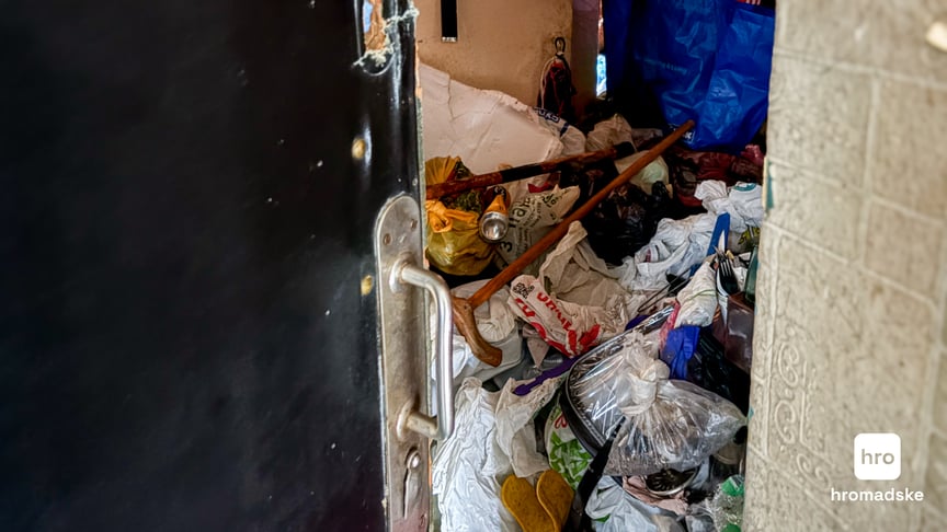 Квартира сусідки, що накопичує мотлох