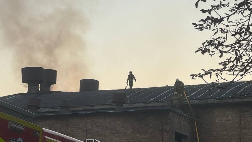 Дим над кіностудією Довженка після російських обстрілів Києва, 7 жовтня 2026 року Дим над кіностудією Довженка після російських обстрілів Києва, 7 жовтня 2026 року
