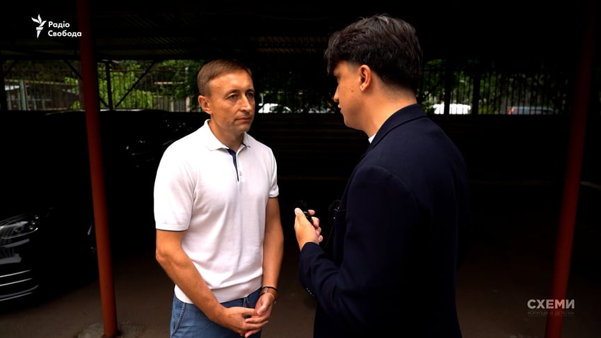 Журналіст спілкується з очільником Енергетичної митниці Анатолієм Комаром