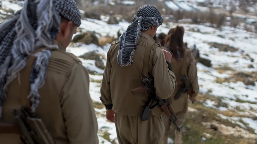 Члени Демократичної партії Курдистану Ірану беруть участь у військових навчаннях на форпості поблизу Ербіля, регіон Іракського Курдистану, 15 січня 2026 року