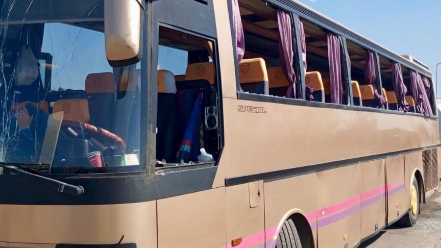 Поврежденный в результате атаки по Днепропетровской области автобус, 3 мая 2026 года