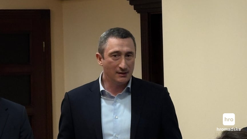 Олексій Чернишов спілкується з журналістами у будівлі ВАКС, Київ, 17 листопада 2025 року