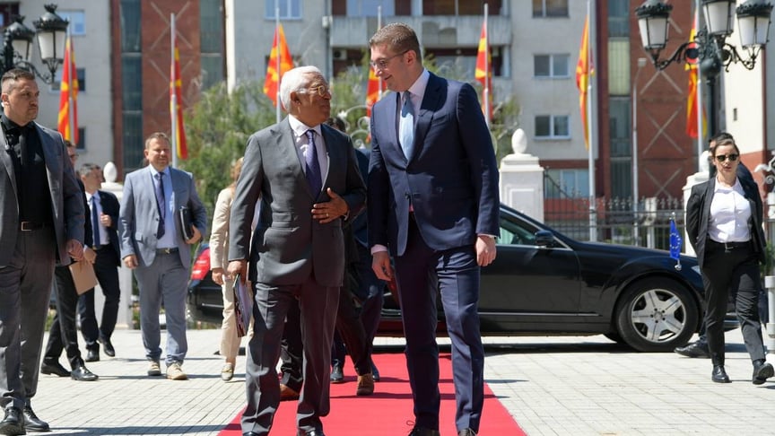 Президент Європейської ради Антоніу Кошта та прем’єр-міністр Північної Македонії Християн Міцкоський