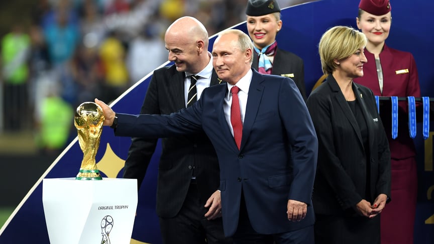 Президент ФІФА Джанні Інфантіно та глава рф володимир путін на фіналі Чемпіонату світу з футболу у Москві, 2018 рік