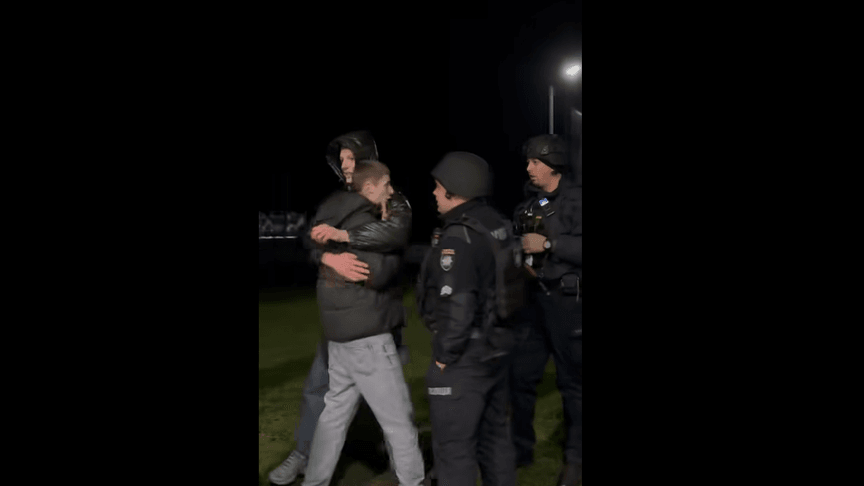 Поліція розмовляє з нападниками