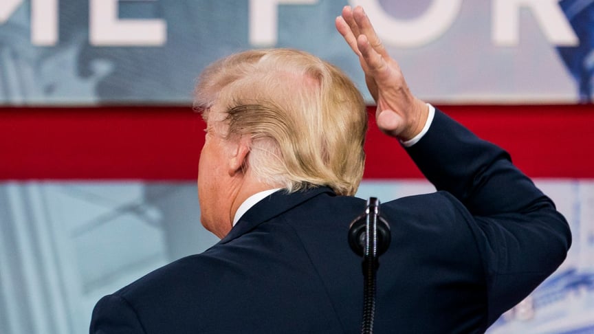 Трамп поскаржився на замалий напір води в душі: не можна гарно помити голову. Тепер уряд США пропонує його збільшити