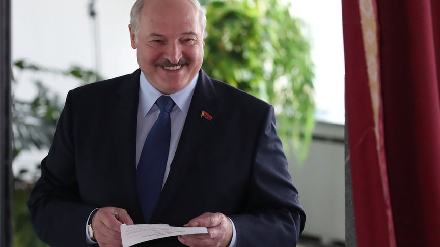 Действующий президент Беларуси Александр Лукашенко проголосовал на выборах, Минск, 9 августа 2020 года