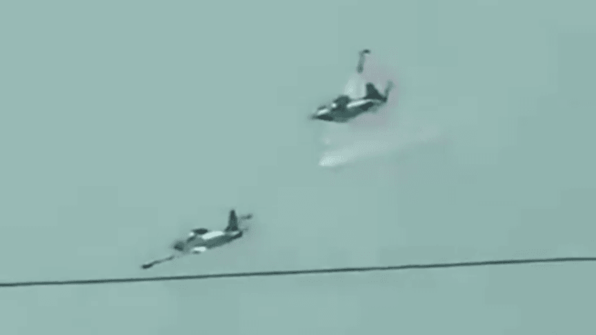 Момент зіткнення двох літаків SF-260