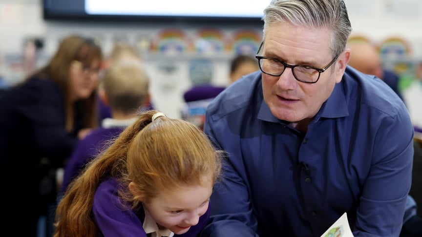 Прем’єр-міністр Великої Британії Кір Стармер під час візиту до однієї зі шкіл Прем’єр-міністр Великої Британії Кір Стармер під час візиту до однієї зі шкіл