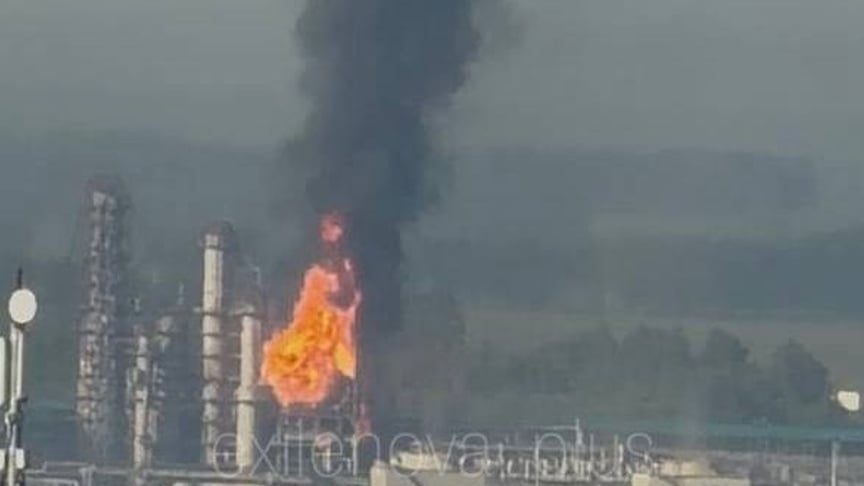 Заявляється як пожежа на НПЗ у російському місті Кстово, 20 травня 2026 року