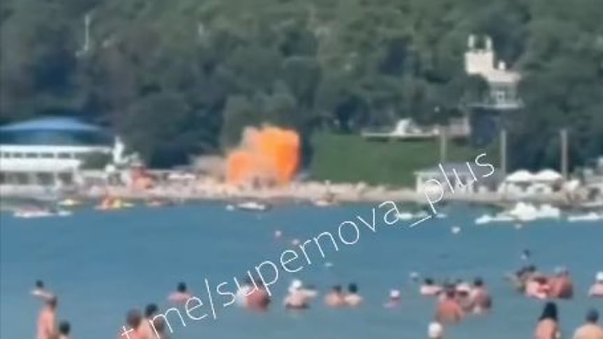 Безпілотник вибухає на пляжі в Геленджику