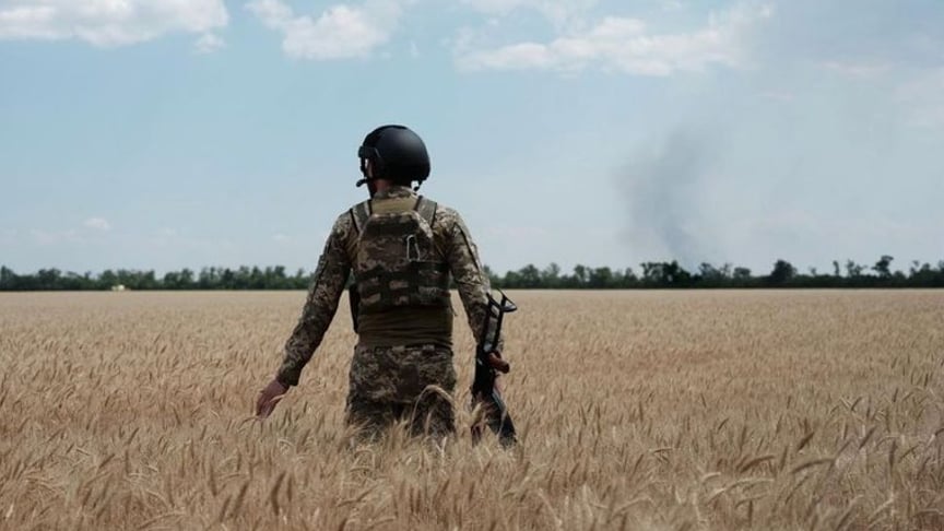 Illustrative photo: Ukrainian military man standing in a wheat field