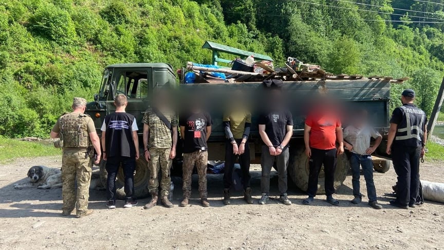 На Закарпатті чоловіки ховалися серед кіз та свиней, щоб потрапити до Румунії