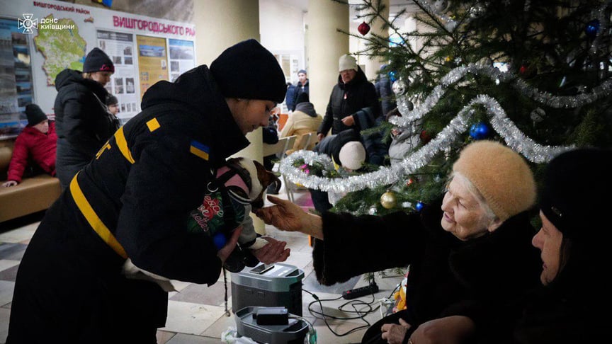 Мешканці Вишгорода у Пункті незламності іпд час відсутності світла у місті