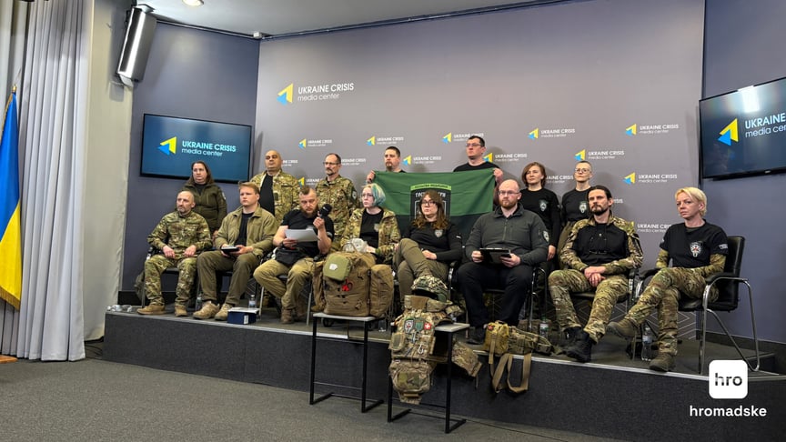 Представники медичного батальйону «Госпітальєри» на брифінгу, 10 березня 2026 року