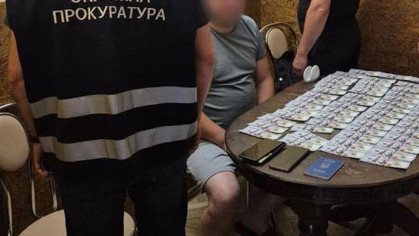 На Закарпатті вчителя географії підозрюють у переправленні чоловіків за кордон через Тису