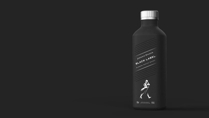 Вигляд пляшки віскі Johnnie Walker, зробленої з матеріалу на паперовій основі. У продаж вони вийдуть із 2021 року