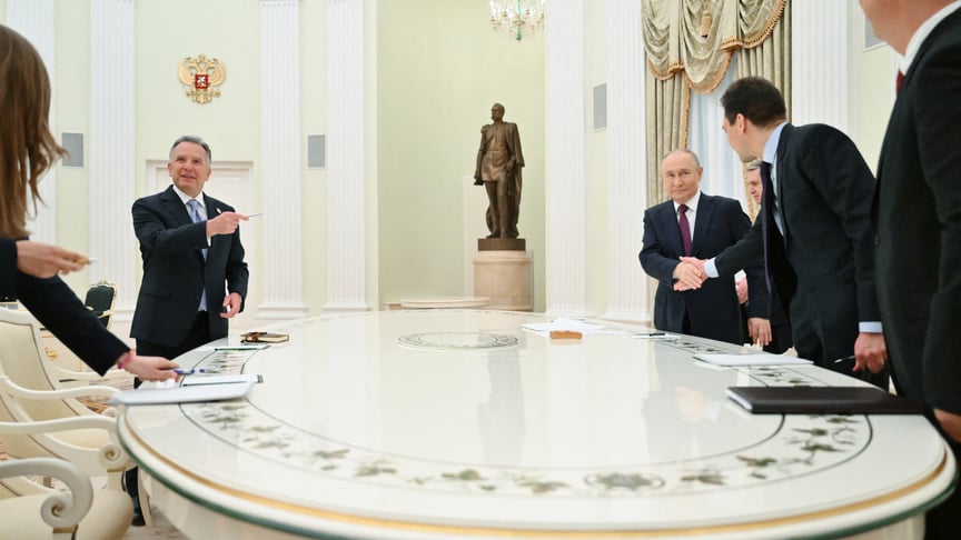 Посланець Трампа Стів Віткофф під час перемовин із російським лідером володимиром путіним Посланець Трампа Стів Віткофф під час перемовин із російським лідером володимиром путіним