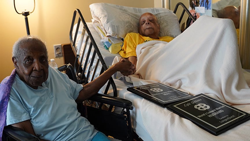 108-річний Лайл і 107-річна Елеонор Гіттенс, які стали найстарішою подружньою парою в історії