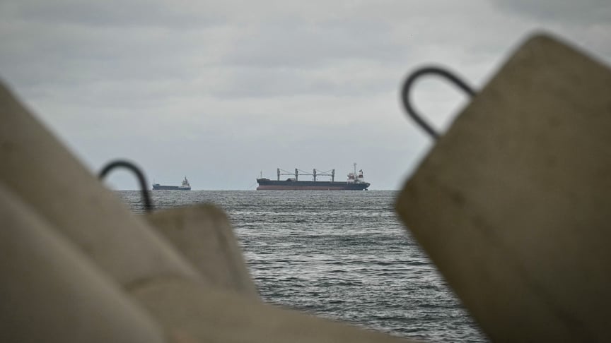 Судно в Черном море у берегов Болгарии