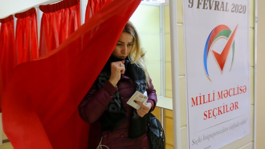 На избирательном участке в Баку, Азербайджан, 9 февраля 2020 года