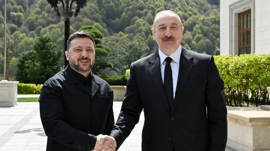 Президент України Володимир Зеленський під час зустрічі з президентом Азербайджану Ільхамом Алієвим