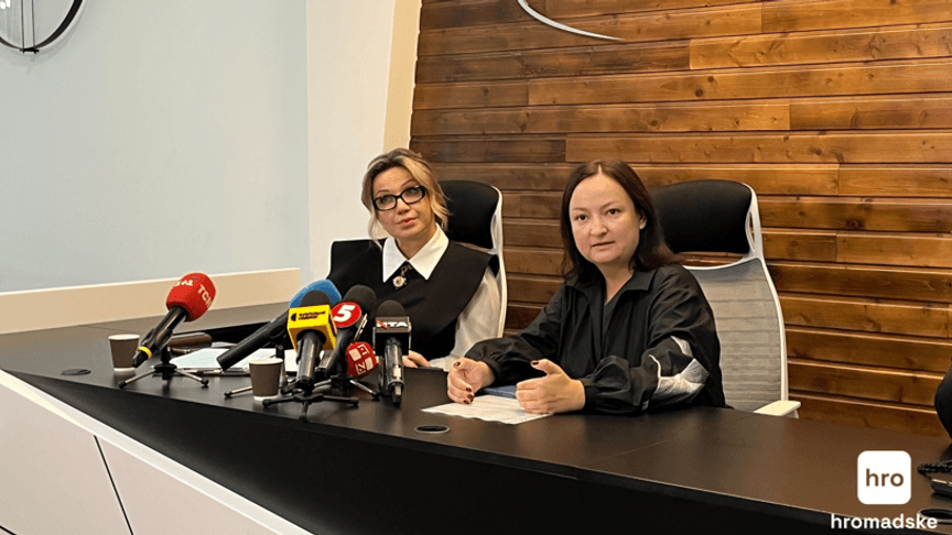 Адвокатка Наталія Романик та донька Ірини Фаріон Софія Семчишин. Львів, 13 вересня 2024 року