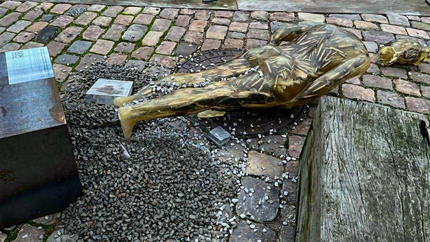 У Данії невідомий зруйнував скульптури української художниці